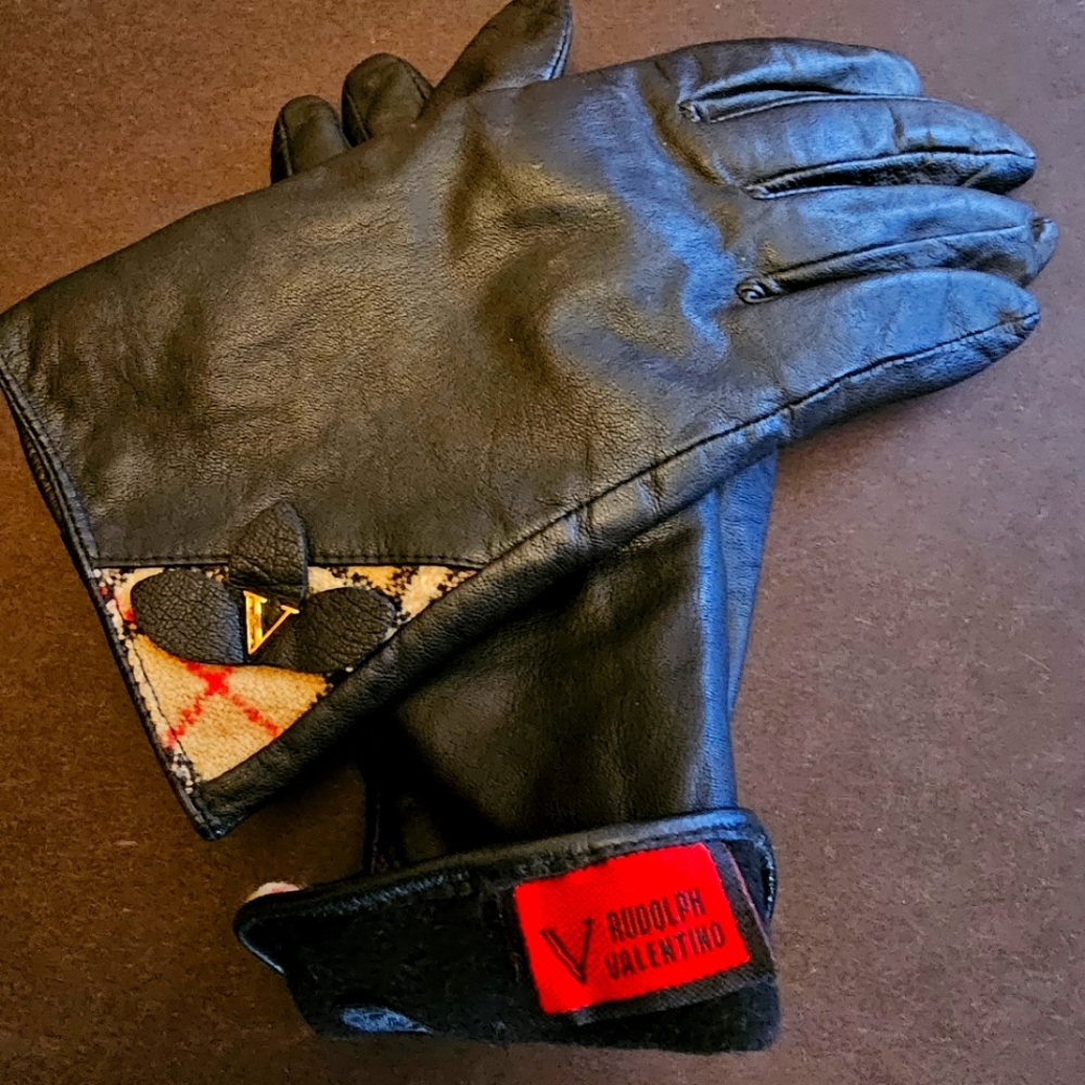 Authentic Valentino Black leather gloves. Mint Condition.